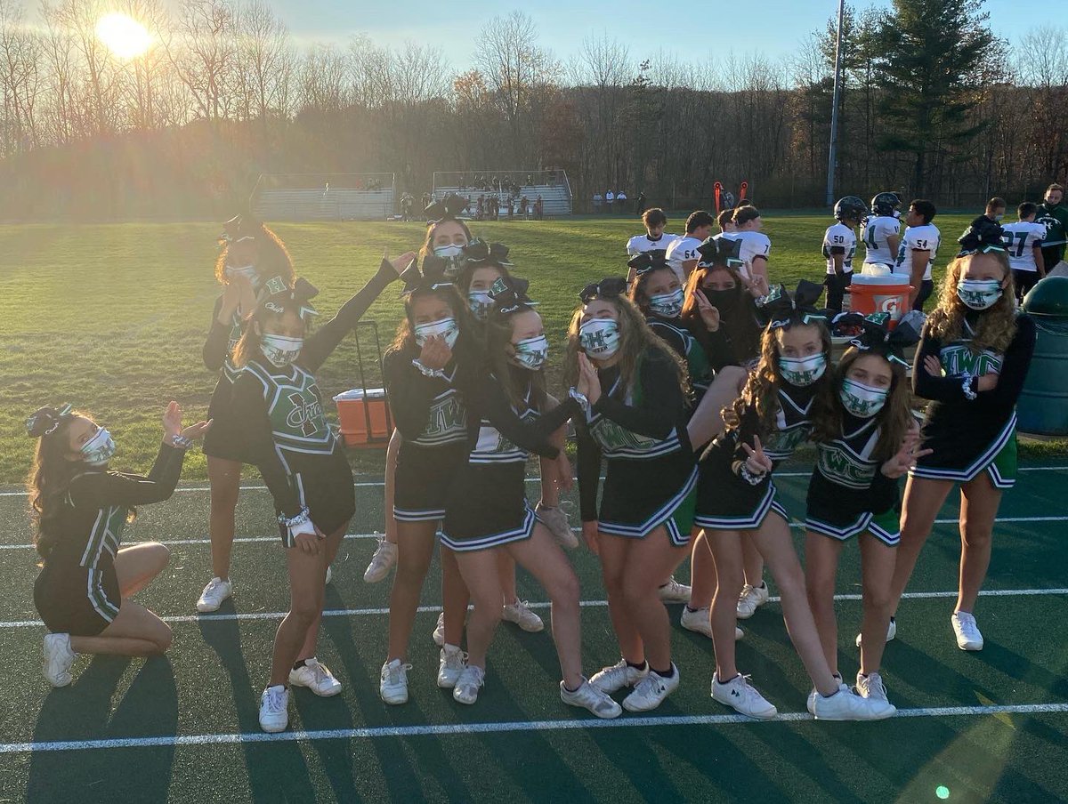 hhschiefscheer's tweet photo. Our JV squad’s last appearance for the season! Thank you girls for cheering on our boys with pride. So proud of you all!💚🖤🤍 #chiefnation https://t.co/rPkApsRvFh