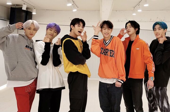 MONIX_P1H's tweet photo. [KAKAO​ INTERVIEW]
'Nemonade'​ เป็นเพลงที่มีเสน่ห์​ด้วยเนื้อเพลงที่น่าดึงดูด​ใจ​และมีความเป็นอิสระ​ แม้ว่าโลกใบนี้จะเป็นสี่เหลี่ยม​แต่ก็จะต้องใช้ชีวิต​ต่อไปในพื้นที่แห่งนี้
#물빵 @P1H_official
#P1Harmony #피원하모니 #P1H #DISHARMONY #STANDOUT #SIREN #네모네이드 #Nemonade https://t.co/BNS1nY4G0U
