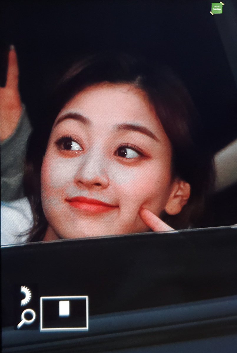 JoshuaHyo's tweet photo. I hope you all understand that a relationship IS a relationship. No matter how you hate the other party, there was a reason they fell in love with each other. If you're sad, I respect that. If you're happy, you're not respecting Jihyo and only think of her having a relationship. https://t.co/5d5wqbbZq4