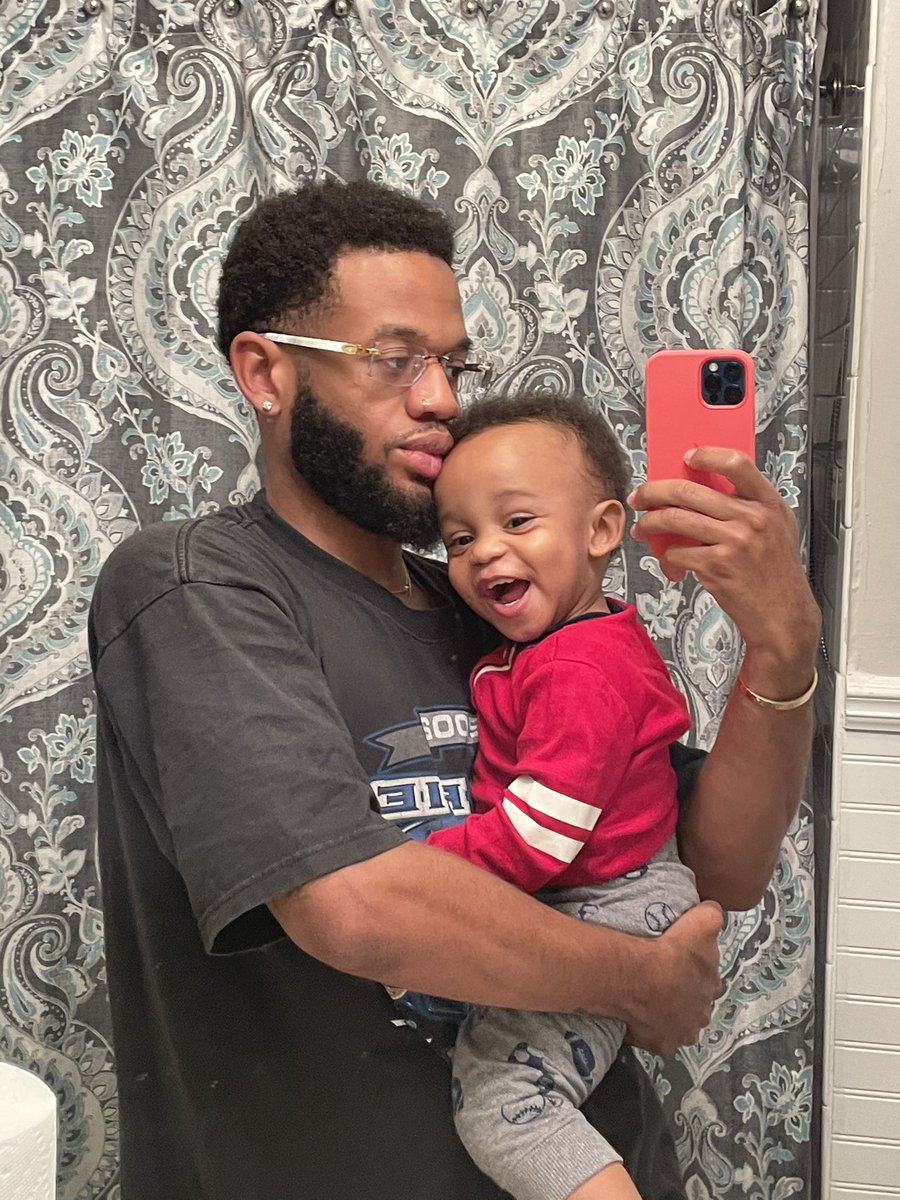 DemetriusHarmon's tweet photo. someone has teeth now and he wants the world to know https://t.co/v5aob9P0L7