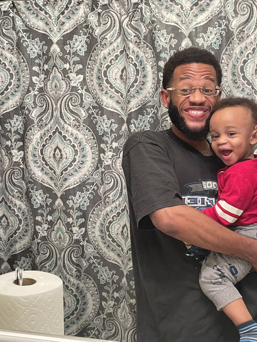 DemetriusHarmon's tweet photo. someone has teeth now and he wants the world to know https://t.co/v5aob9P0L7