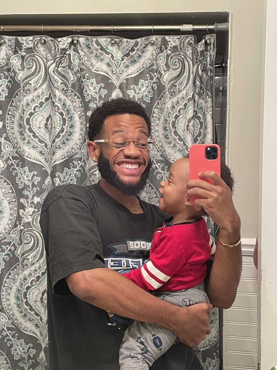 DemetriusHarmon's tweet photo. someone has teeth now and he wants the world to know https://t.co/v5aob9P0L7