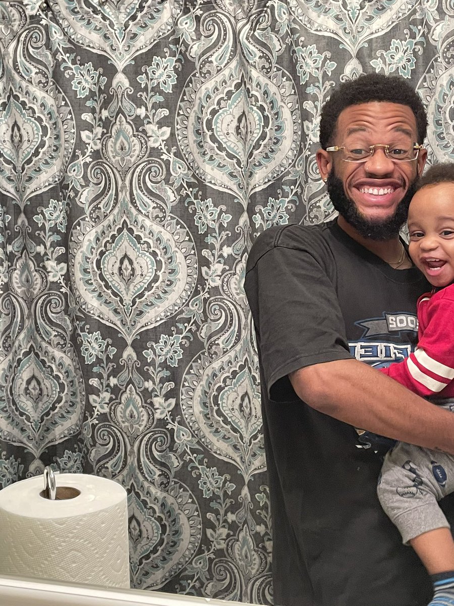 DemetriusHarmon's tweet photo. someone has teeth now and he wants the world to know https://t.co/v5aob9P0L7