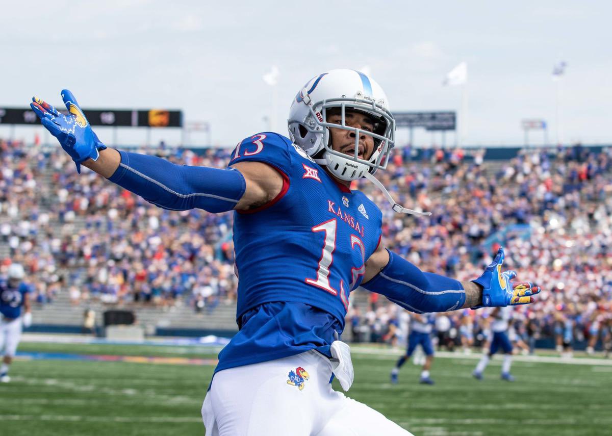 DjMcKinney22's tweet photo. #AGTG Extremely Blessed and Honored to receive an offer from The University of Kansas
@Co_Jackson21 @KU_EJones @KU_Football 
@CoachKirkMartin @CHHS_FOOTBALL @ClayClaymack22 @simplyCoachO #BeDifferent https://t.co/iZOrbFMDfG