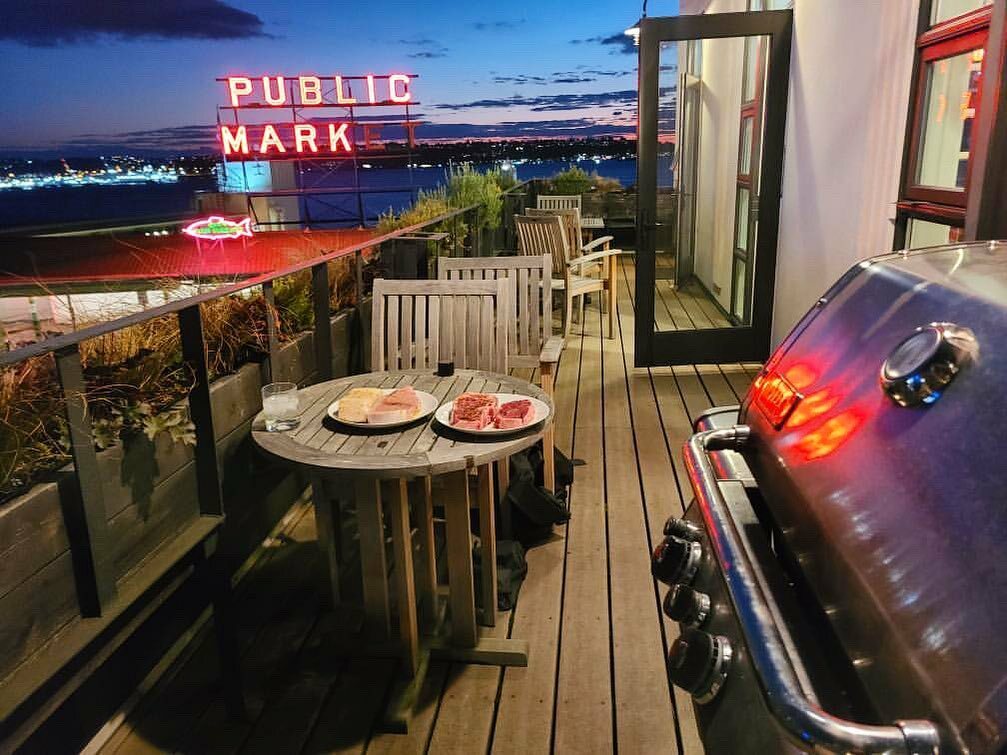 innatthemarket's tweet photo. Views from our Beecherβs Loft! π β£
Photo by @desertmtbr. #InnAtTheMarket #PikePlaceMarket #PNWViews #DowntownSeattle #SeattleWashington #SeattleLife #VisitSeattle #SafeStay #PikePlace https://t.co/gIZ2UnKk9g https://t.co/tBuD6hwsnw