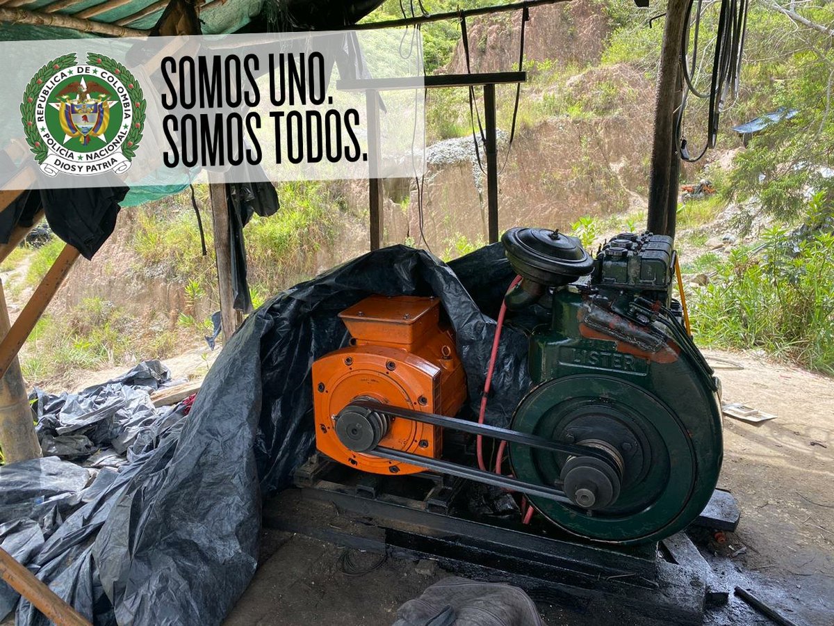 CarabinerosCol's tweet photo. En cumplimiento a la ofensiva nacional contra la minería ilícita, realizamos actividades operacionales en el municipio de San Roque - #Antioquia, dónde intervenimos 4 minas, incautamos 9 motores, 3 taladros y 5 galones de hidrocarburos. #SISER #UNIMIL https://t.co/gMedRhCZPO