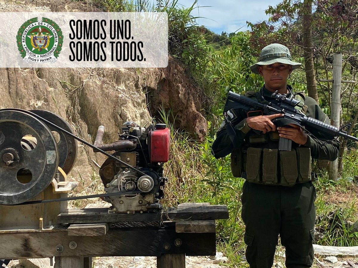CarabinerosCol's tweet photo. En cumplimiento a la ofensiva nacional contra la minería ilícita, realizamos actividades operacionales en el municipio de San Roque - #Antioquia, dónde intervenimos 4 minas, incautamos 9 motores, 3 taladros y 5 galones de hidrocarburos. #SISER #UNIMIL https://t.co/gMedRhCZPO