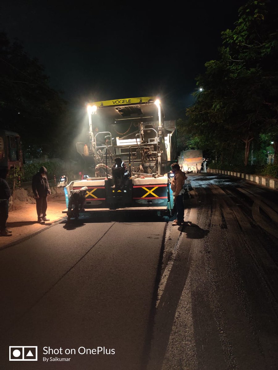 ee_serilingmply's tweet photo. BT road work BC is in progress at DLF to Radisson, Gachibowli @KTRTRS , @GHMCOnline https://t.co/ZZqarmlmVx