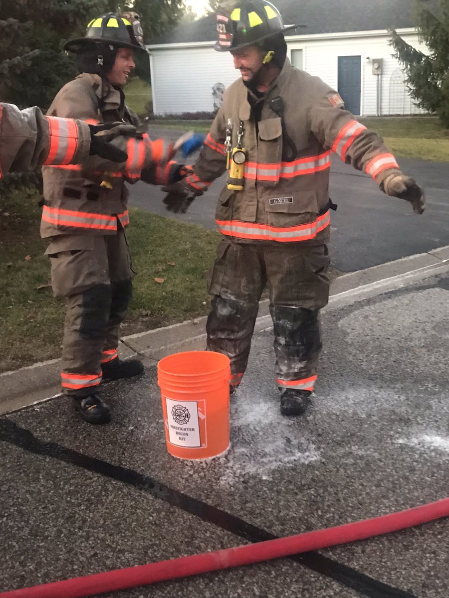 karnDC2's tweet photo. CWFR crews utilizing our new on-scene decon kit after extinguishing a vehicle fire that also damaged 2 homes in Pine Meadows retirement community earlier this evening @WellyAdvertiser @CentrWellington  @TheGrand101FM @CWFireChief https://t.co/nXl0Ym7BH5