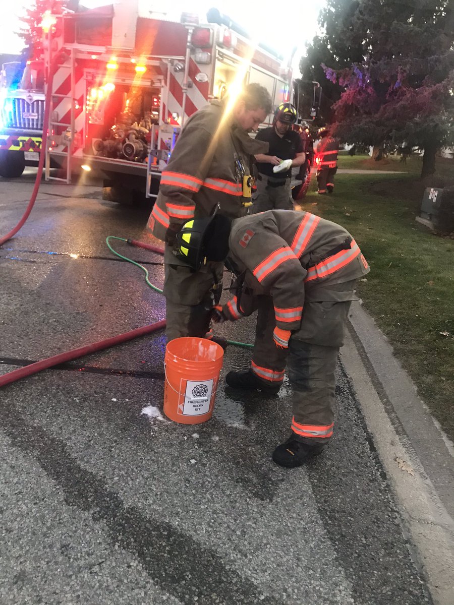 karnDC2's tweet photo. CWFR crews utilizing our new on-scene decon kit after extinguishing a vehicle fire that also damaged 2 homes in Pine Meadows retirement community earlier this evening @WellyAdvertiser @CentrWellington  @TheGrand101FM @CWFireChief https://t.co/nXl0Ym7BH5