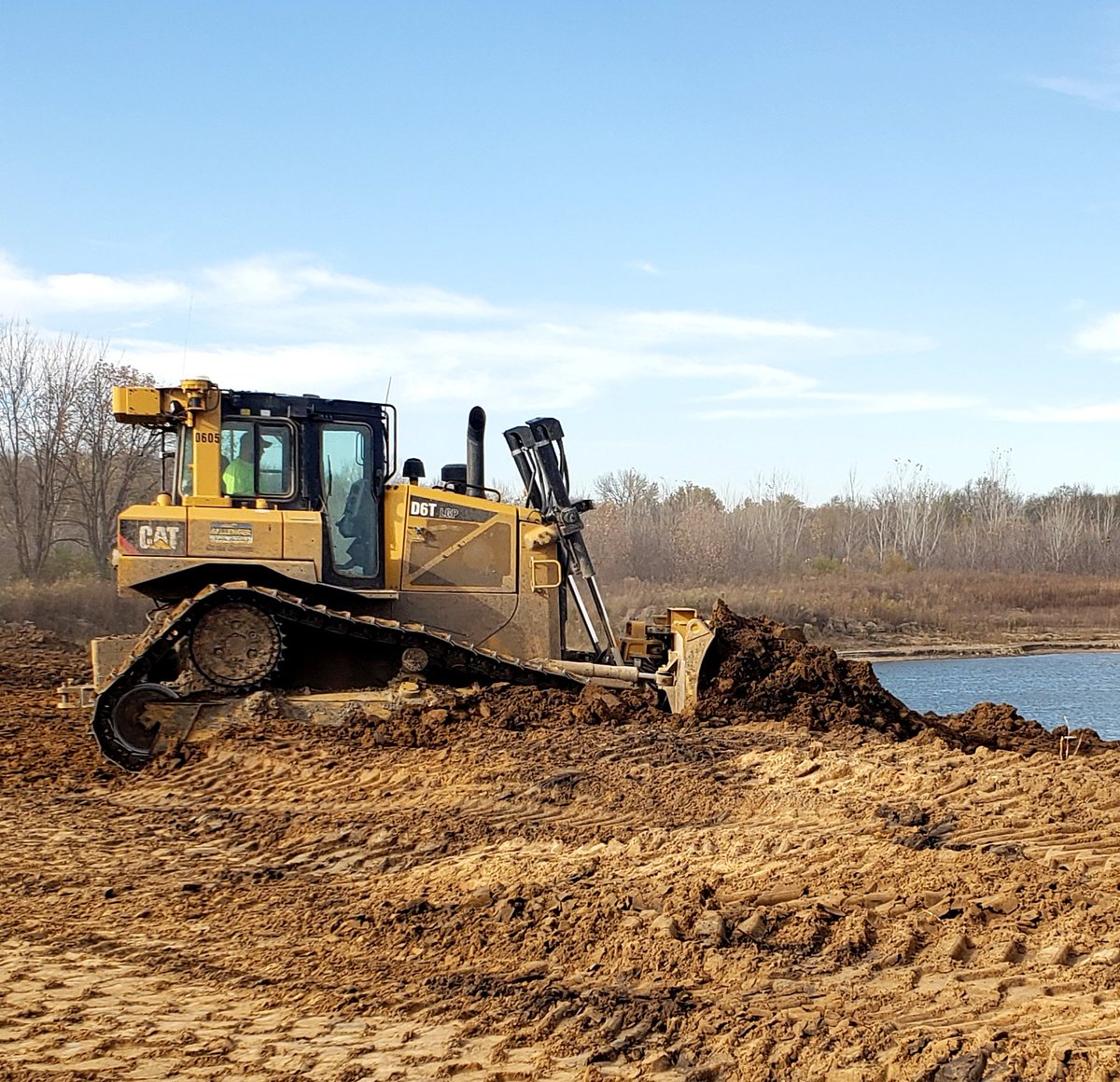 billsallenger's tweet photo. Hogn some dirt before we get some showers tomorrow 
@Go__USA #altorfercat #caterpillar #johndeere
#mtsscrapers https://t.co/9qwDu7n1fm