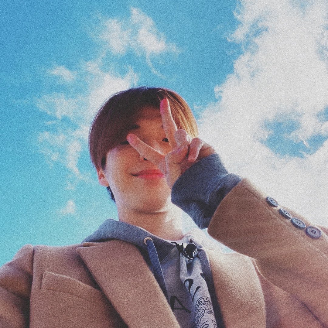 thuthuy40640576's tweet photo. hey! @konnect_danielk you know that we absolutely love you right? you are our favourite individual in the world, daniel  love you https://t.co/uNy67iVKgm