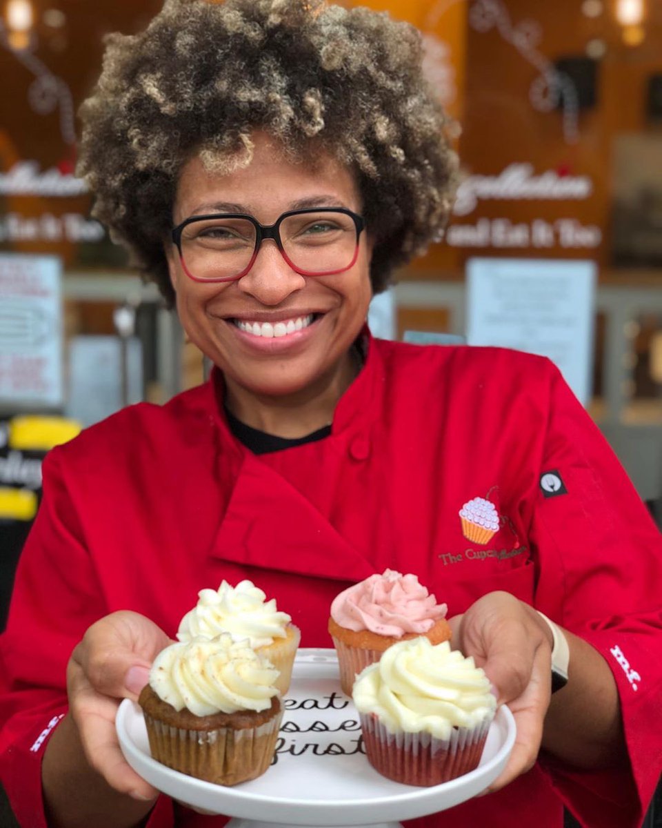 _dopechick's tweet photo. My mom made it to round 2 of the worldwide Greatest Baker competition! Of course a black woman makes the best SWEET POTATO cupcakes in the world! It’s our time to shine. Please RT &amp; take a quick second to go vote for her! @cupcaketweets 

https://t.co/BvtbuGWC13 https://t.co/gJZC8wC8Iw