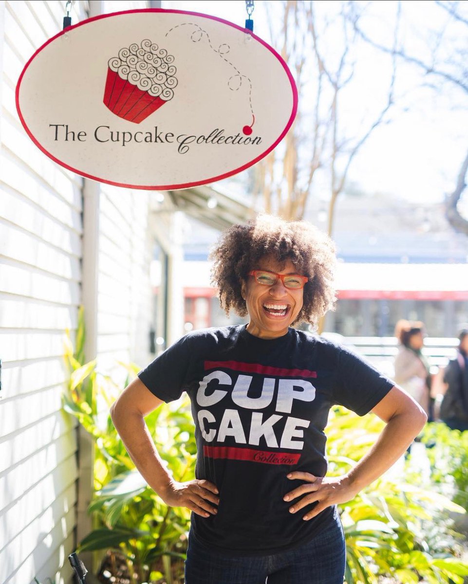 _dopechick's tweet photo. My mom made it to round 2 of the worldwide Greatest Baker competition! Of course a black woman makes the best SWEET POTATO cupcakes in the world! It’s our time to shine. Please RT &amp; take a quick second to go vote for her! @cupcaketweets 

https://t.co/BvtbuGWC13 https://t.co/gJZC8wC8Iw