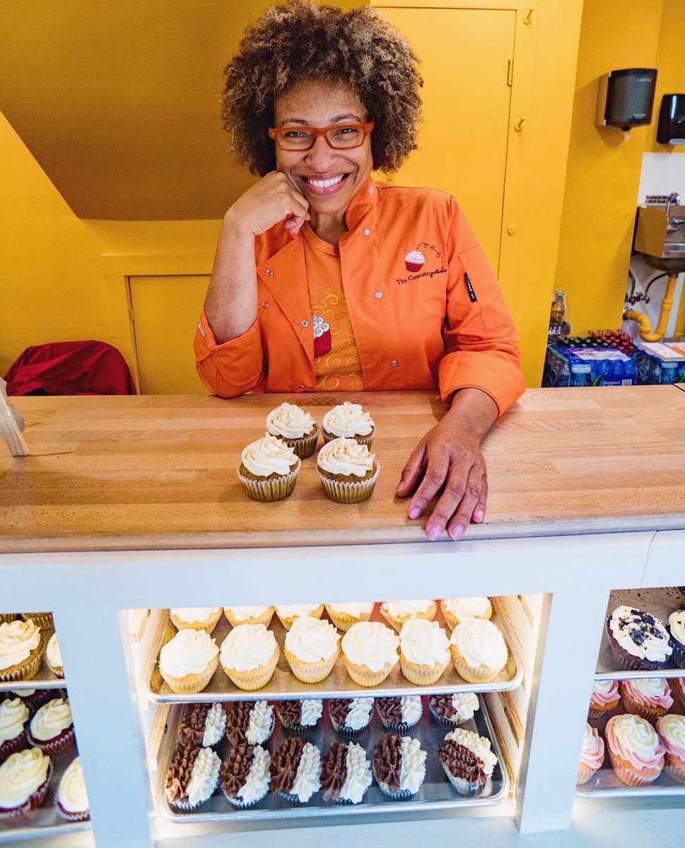 _dopechick's tweet photo. My mom made it to round 2 of the worldwide Greatest Baker competition! Of course a black woman makes the best SWEET POTATO cupcakes in the world! It’s our time to shine. Please RT &amp; take a quick second to go vote for her! @cupcaketweets 

https://t.co/BvtbuGWC13 https://t.co/gJZC8wC8Iw