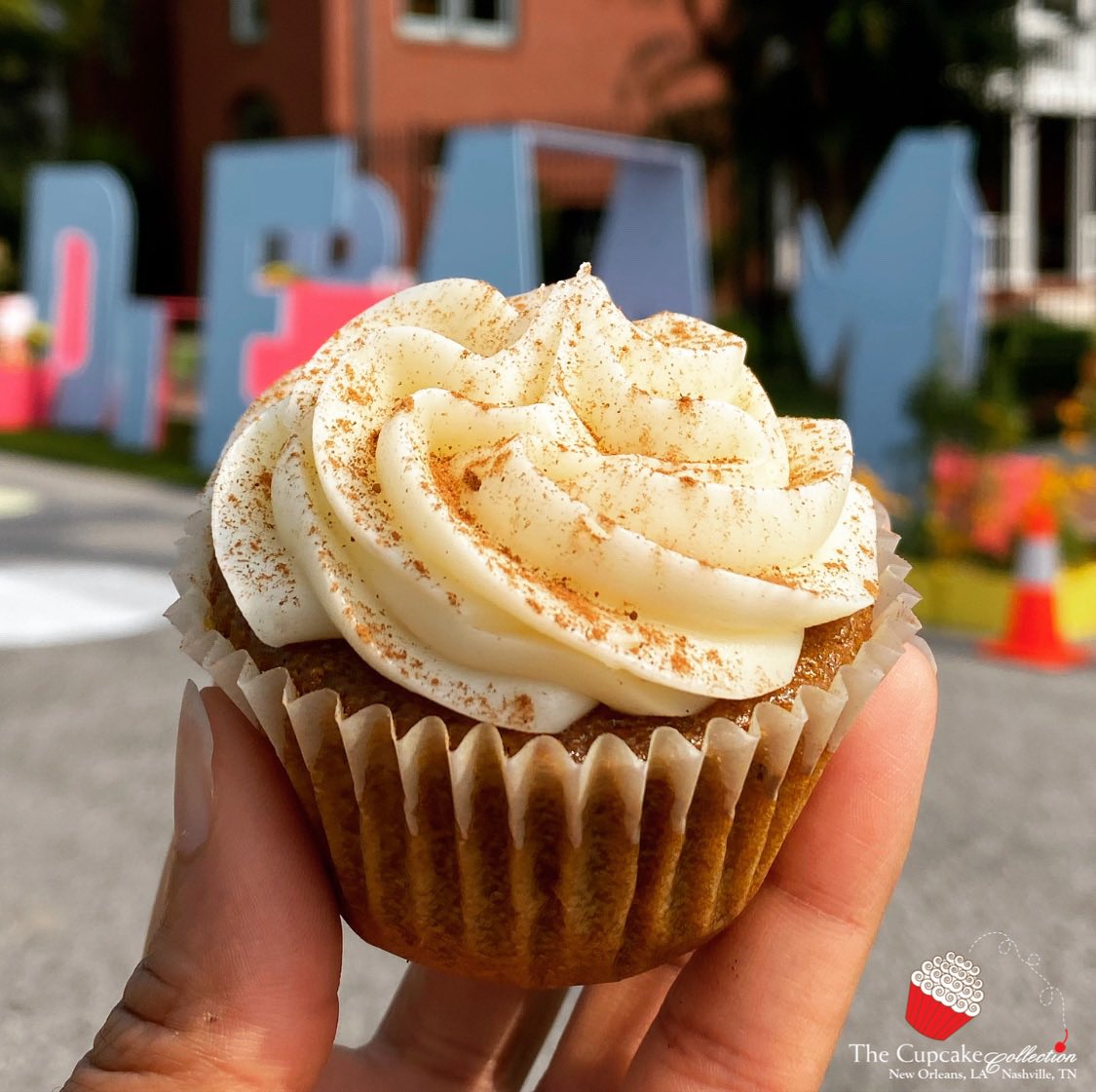 _dopechick's tweet photo. My mom made it to round 2 of the worldwide Greatest Baker competition! Of course a black woman makes the best SWEET POTATO cupcakes in the world! It’s our time to shine. Please RT &amp; take a quick second to go vote for her! @cupcaketweets 

https://t.co/BvtbuGWC13 https://t.co/gJZC8wC8Iw