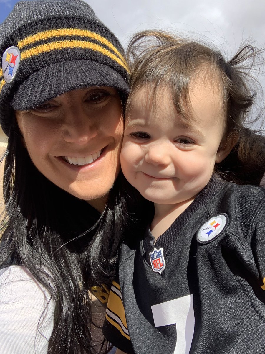 shellymmorrison's tweet photo. Family Steelers Sunday! #SteelersNation https://t.co/HpWyigl5Jb