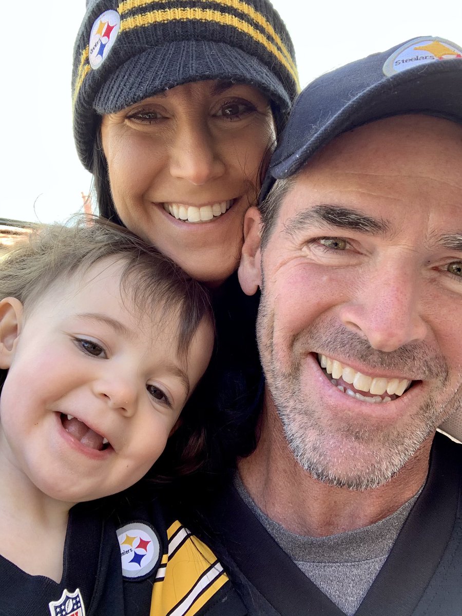 shellymmorrison's tweet photo. Family Steelers Sunday! #SteelersNation https://t.co/HpWyigl5Jb