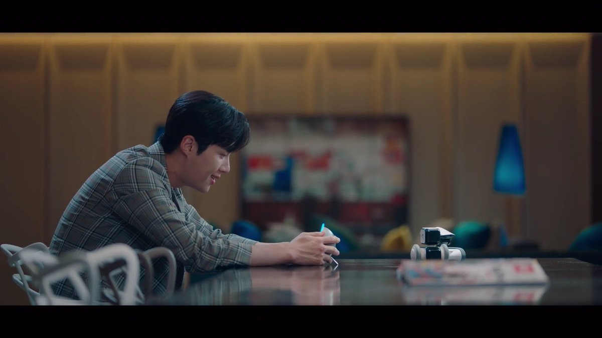 Did Jipyeong feel bad about what he said to Dalmi? Yes he did.This is one thing that makes me root for him. He knows what's best for her. He knows her too well that Dalmi probably will understand his good intention. This kind of confidence is truly admirable.