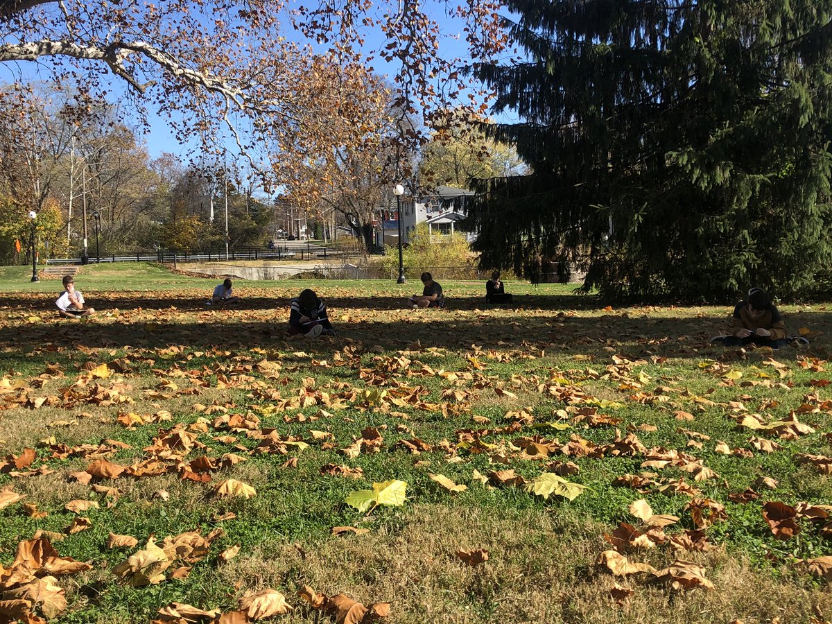 Today, We took advantage of this crazy November weather and practiced our math on our beautiful front lawn! 🌳 ☀️ <a href="/LCS_BC/">Lebanon City Schools</a> @MrsMartin_BIS <a href="/BIS_principal/">Berry Principals</a>