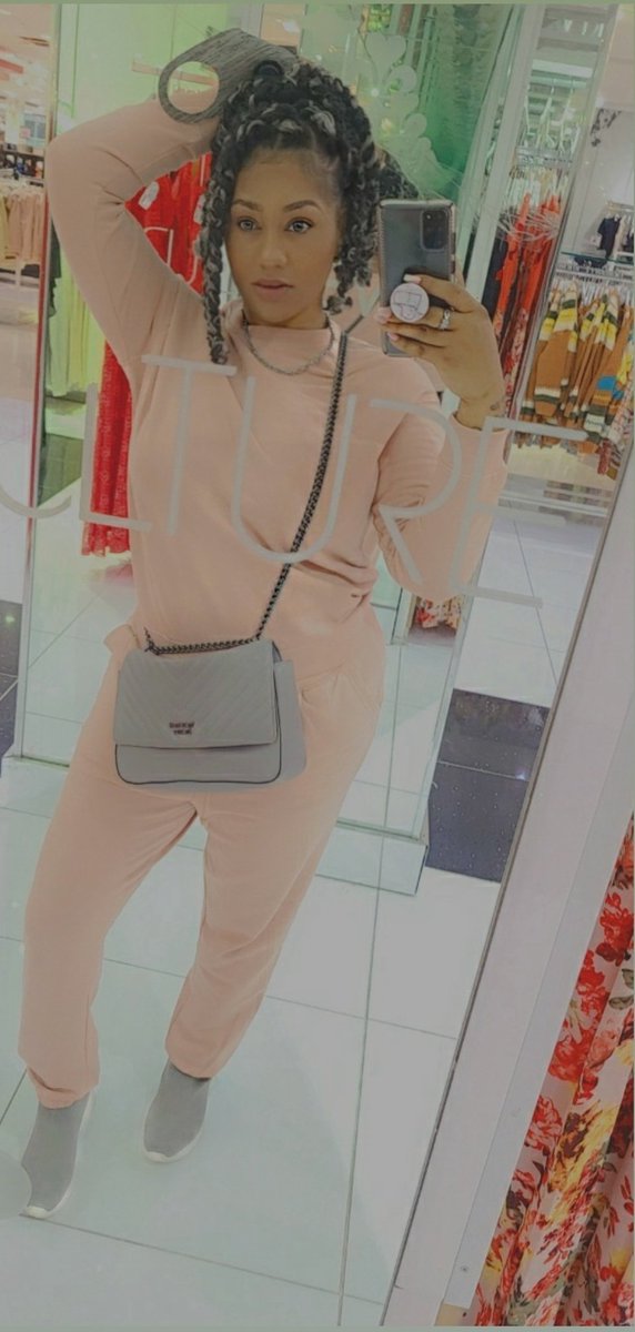 TamaraKenise's tweet photo. Dress down but dress it up! #cozyset #comfortable #simplebutcute https://t.co/LLkfQCqaT4