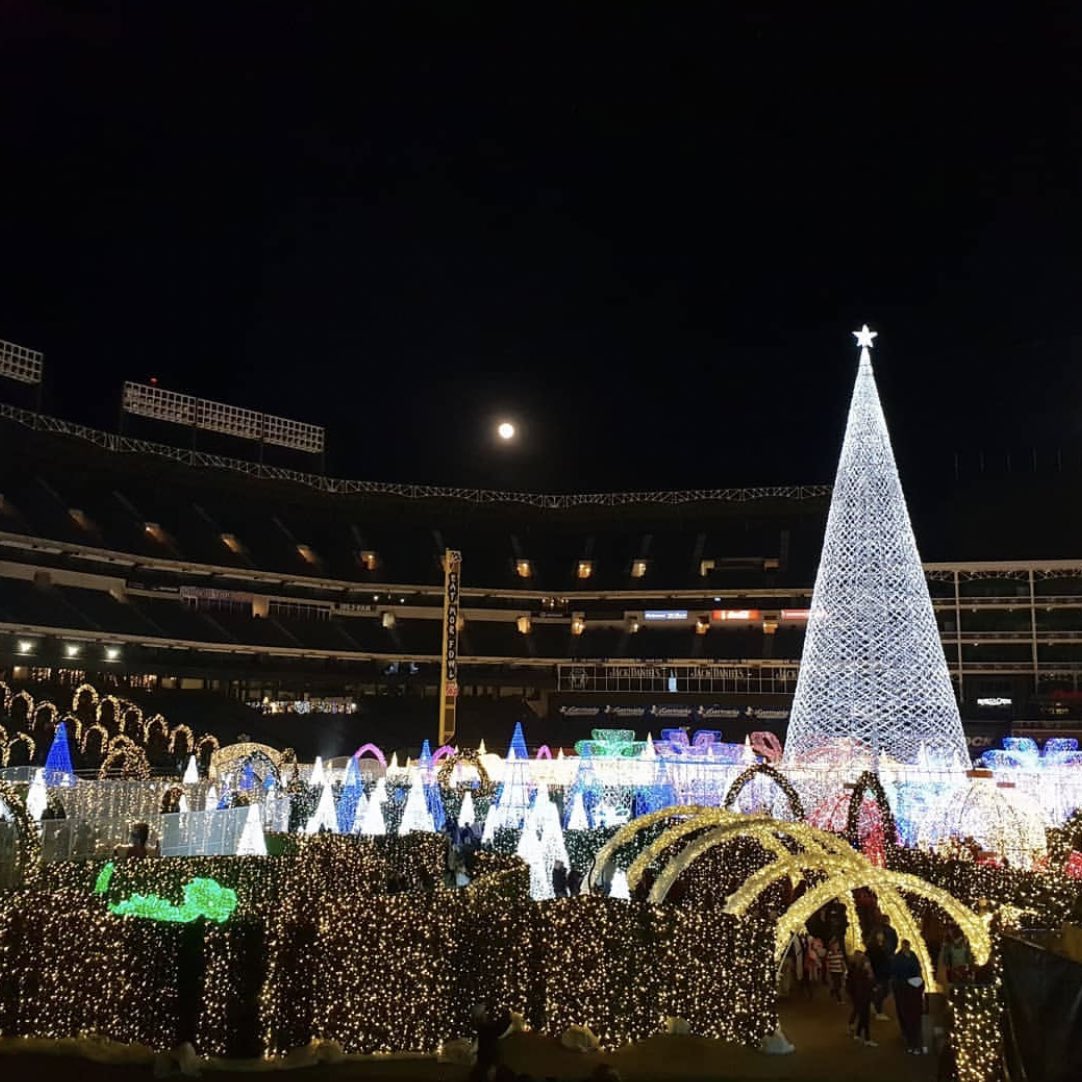 JohnDavidCas's tweet photo. Tryna take someone’s daughter to enchanted Christmas this year.

Arlington, TX 📍 https://t.co/ym6UALIGwZ