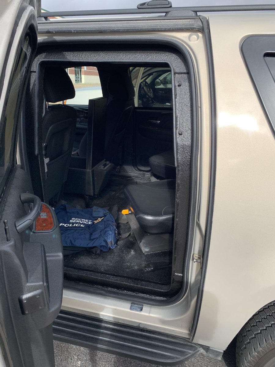 ClhsJustice's tweet photo. United States Secret Service visited Canyon Lake high school today! Showed off a couple of armored vehicles and counterfeit money! Great info! https://t.co/mLjjS2njJN