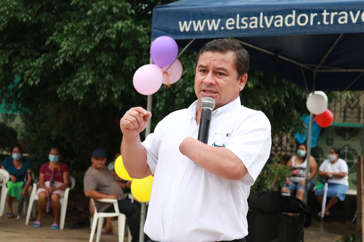 ArcataoSv's tweet photo. ¡Nuestro Alcalde Alberto Avelar y su Concejo Municipal entregaron hoy a las familias Arcataenses un nuevo tramo de nuestras calles internas completamente mejorado!

Con este ya son tres los tramos de calle que han sido intervenidos en nuestro casco urbano. https://t.co/Gdh4ckiHcf