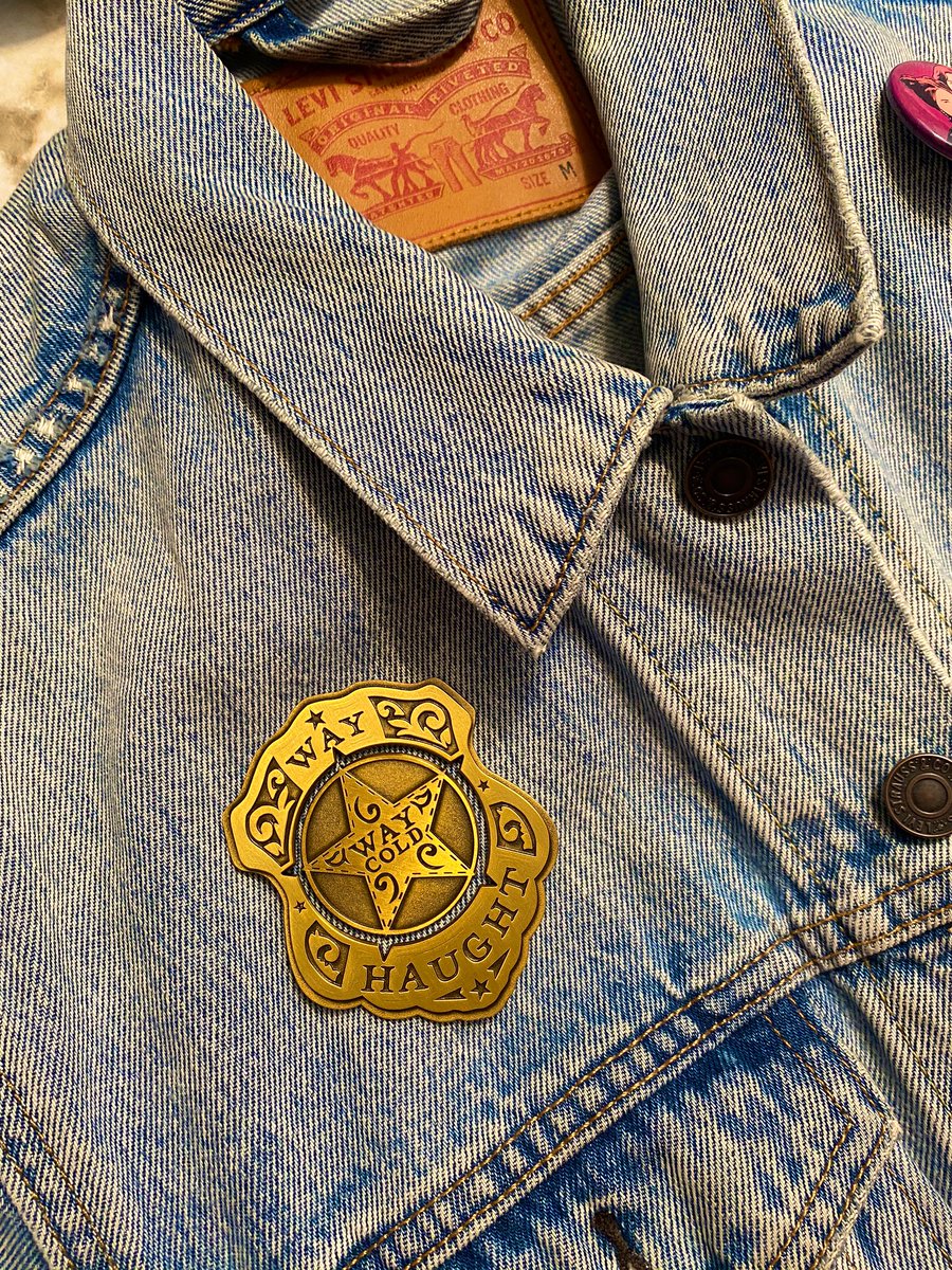 jessica_dube19's tweet photo. My jacket just got cooler #WayCold #WayHaught #WynonnaEarp https://t.co/eYYkjRjaFr