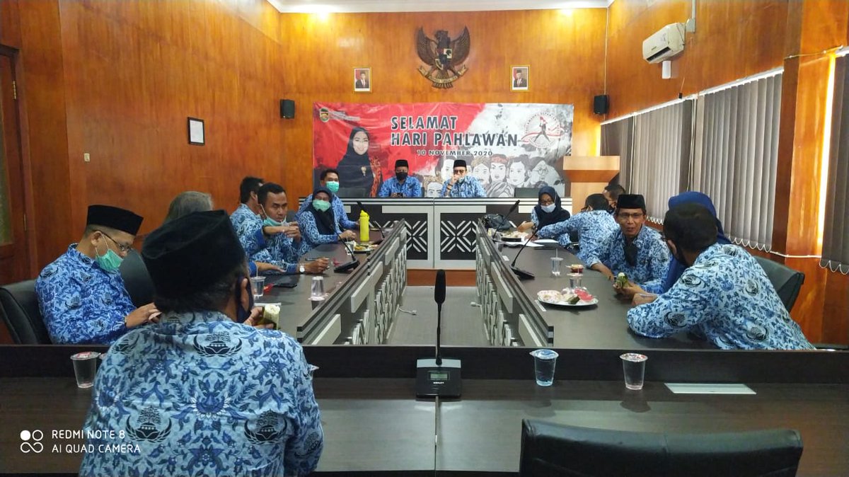 #PurwakartaIstimewa
#HariPahlawan2020
#PahlawankuSepanjangMasa
Acara Peringatan Hari Pahlawan 10 Nopember 2020 melalui Zoom Meeting di Dinas Pu Bina Marga Purwakarta