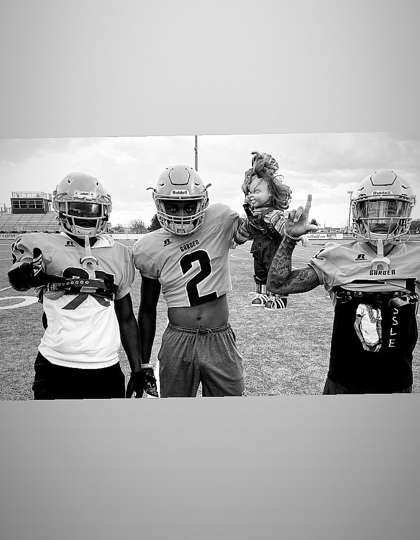 cs7szn's tweet photo. It’s all making sense like the back of the couch 🐎 https://t.co/BoyaPOy7xm