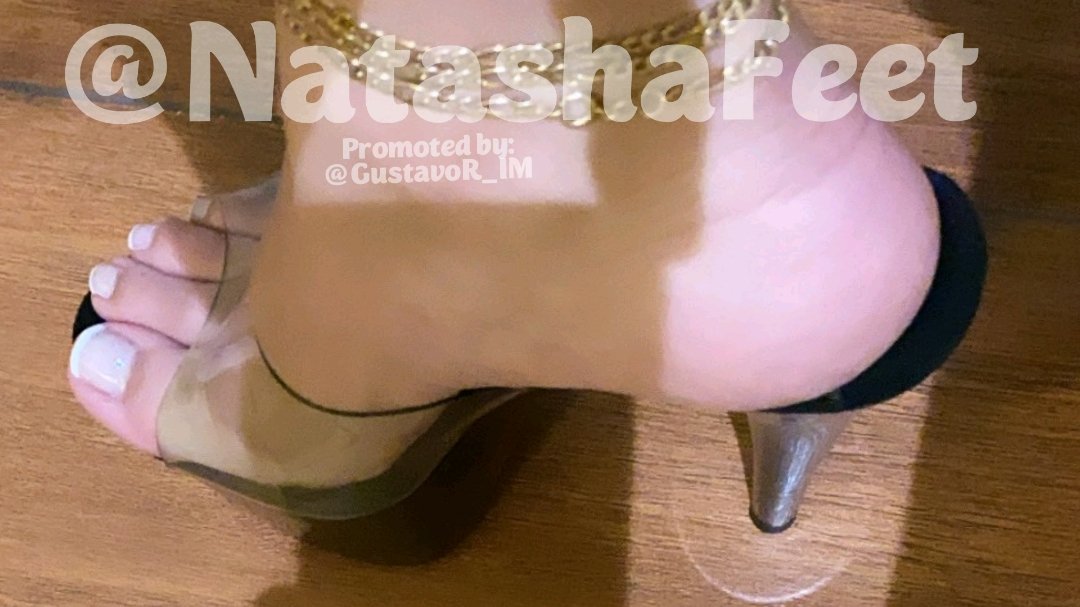 GustavoR_IM's tweet photo. @NatashaFeet Siempre escogería la black and transparent #mule.
Son mas altas, tu #arch encaja a la perfeccion.
Tus #toes lucen más atractivos al igual que tus preciosas #toenails
Aunque las otras son unas #aexy #thong, pero no son altas.
Tu #foot exije tacones de aguja altos.
💞🧡💝👍 https://t.co/SHWR6EmHo9