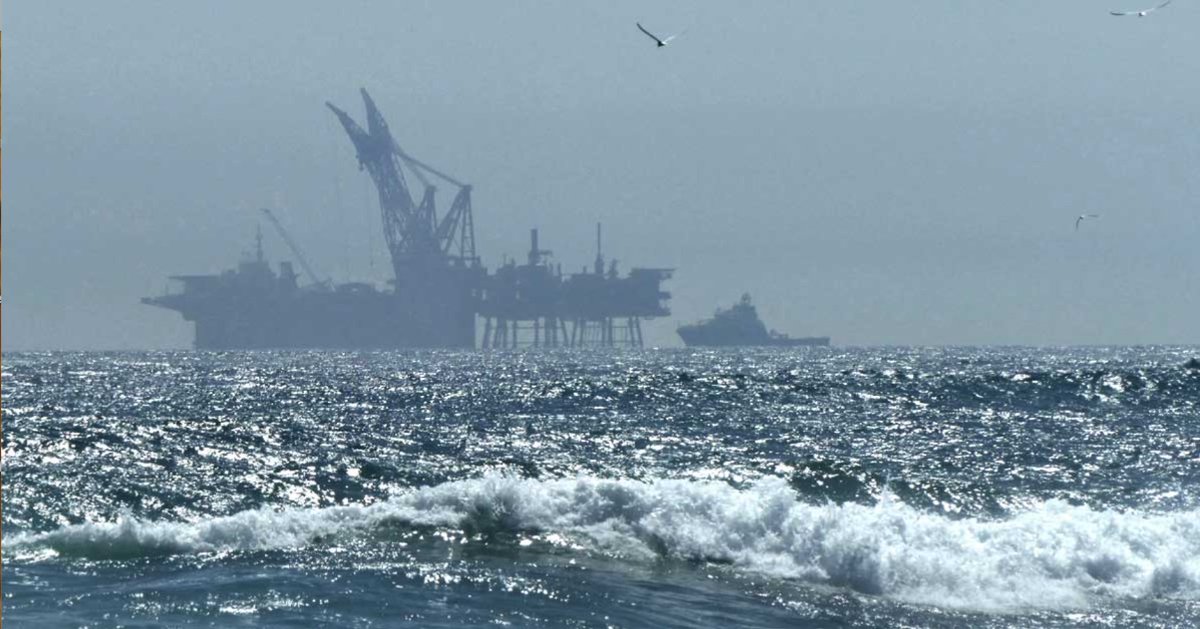 Sable_Institute's tweet photo. Tweeted:
(1/3) On May 1, the #SSCVThialf (the 2nd largest crane vessel in the world) arrived in the #SableIsland area to begin removal of the support structures of the #offshore platforms, the final stage in the decommissioning of the #SableOffshore #EnergyProject โฆ https://t.co/nfExm13vHg