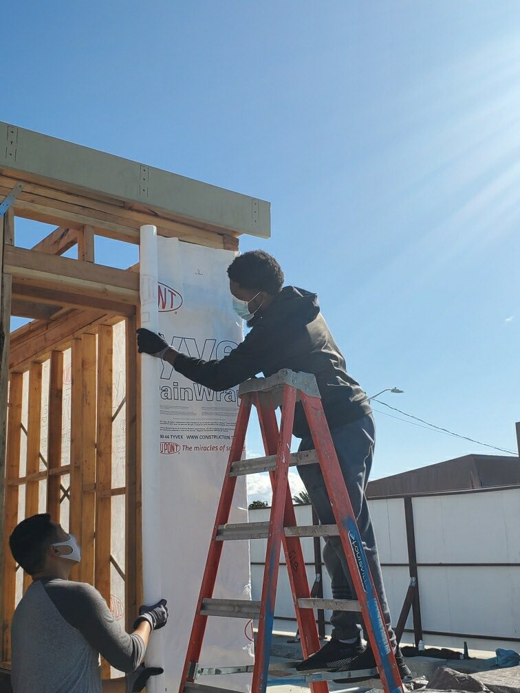 ChabotBasketbal's tweet photo. This past weekend was blessed as I had a opportunity to support the community by assisting in building tiny homes for displaced and homeless young adults ages 18-25 near the Oakland Coliseum! 🙏🏾 
#Grateful 
#supportyourcommunity 👊🏾 https://t.co/DK84yLTBxl
