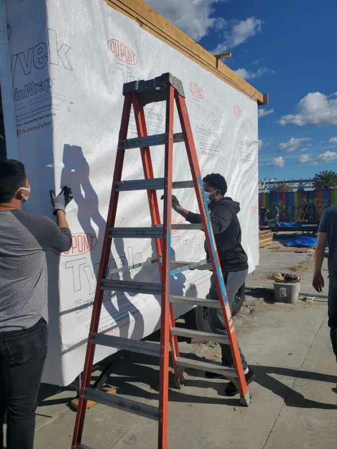 ChabotBasketbal's tweet photo. This past weekend was blessed as I had a opportunity to support the community by assisting in building tiny homes for displaced and homeless young adults ages 18-25 near the Oakland Coliseum! 🙏🏾 
#Grateful 
#supportyourcommunity 👊🏾 https://t.co/DK84yLTBxl