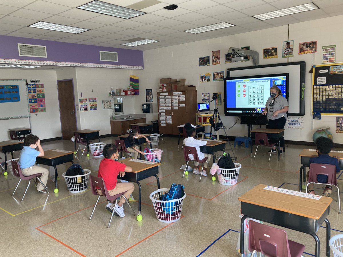 PetreeElem's tweet photo. Our Kindergarten Eagles are back at Petree! What an exciting day! @wsfcs @PetreeElem https://t.co/VzXXxJlBBr