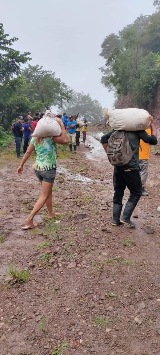 BolrauYa's tweet photo. Gobierno de #Nicaragua  continua brindando atención a familias afectadas por #ETA.

480 familias de 8 comunidades de #Cusmapa, #Madriz
Han sido atendidas a través de #CODEPRED Y #EjercitodeNicaragua .

#EnVictoriaEsperanza2021 https://t.co/lUEkvhUU0p