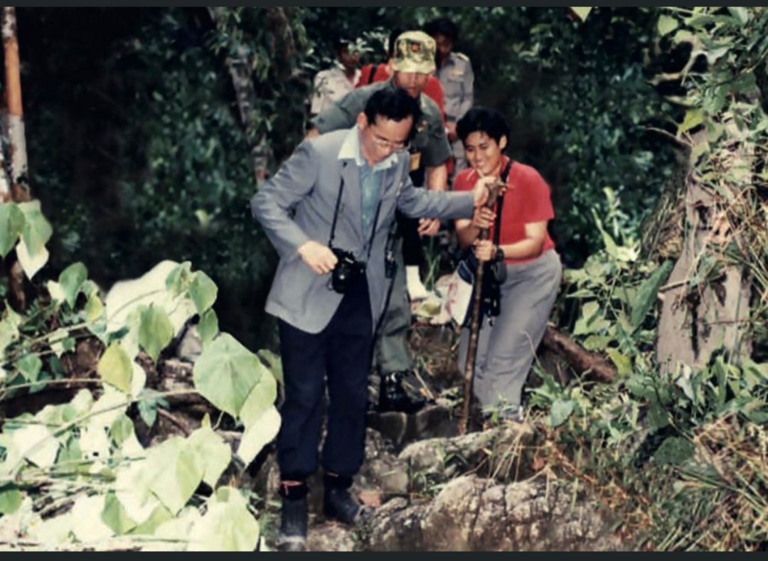 boonsueb9's tweet photo. #พระมหากษัตริย์ผู้ทรงธรรม
#เราจะเดินไปด้วยกันด้วยความรัก https://t.co/wlXEZ6ArLP