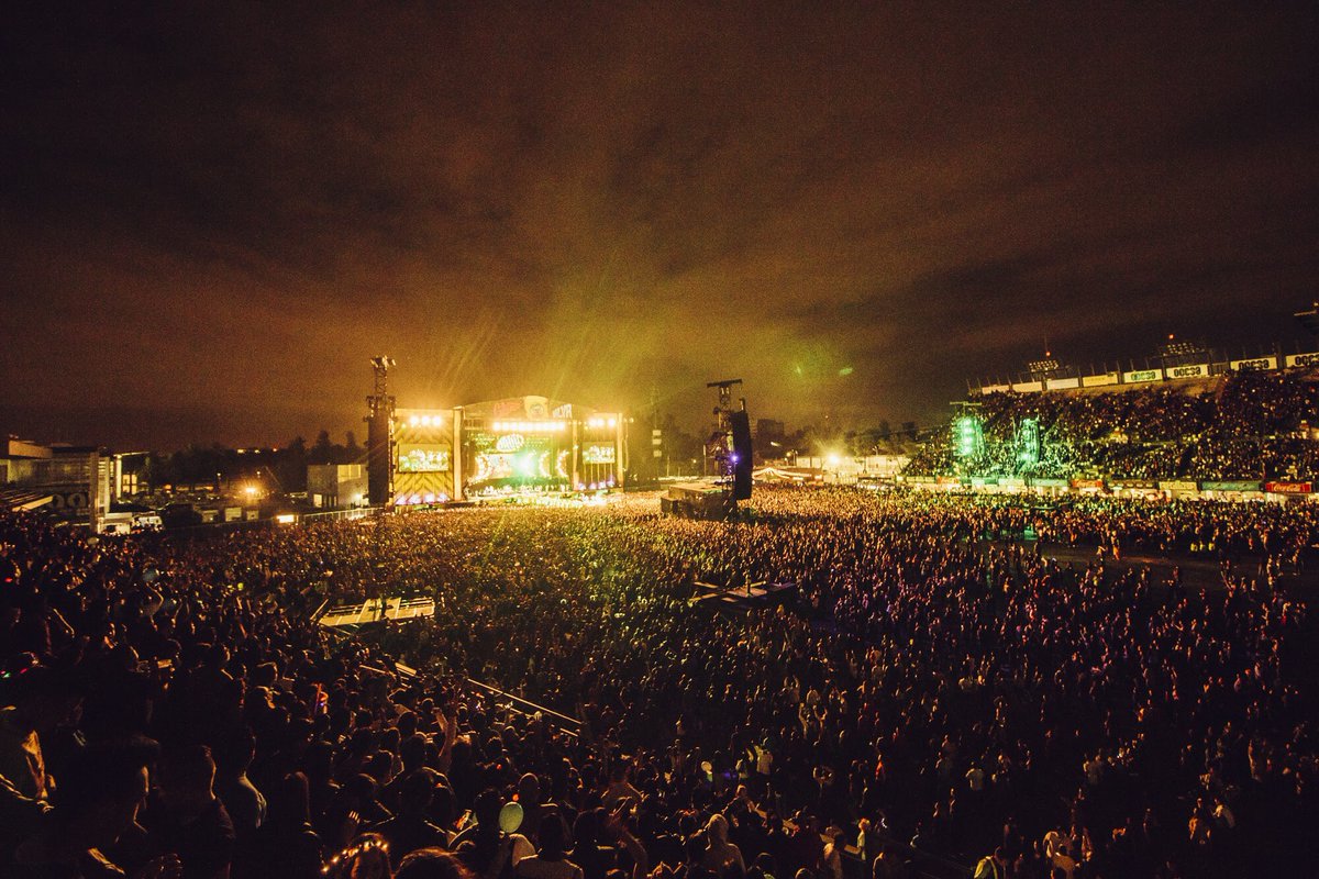MartinCaligaris's tweet photo. Hoy hace exactamente un año estábamos tocando en el Foro Sol de CDMX 🇲🇽 3 hs duró el Recital y tengo tantas momentos imborrables dentro de mi cabeza!!! Si tuviera una máquina del tiempo les juro que volvería a esa noche #lanochemasfelizdelmundo https://t.co/HH5ecxoFB4