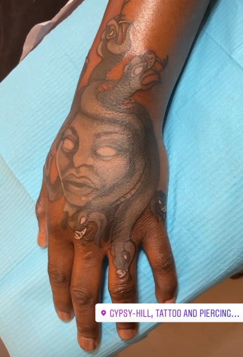 3PieceCasket's tweet photo. New tatt...
#tattooart #medusahead #snakes #serpent #Medusa https://t.co/sdrISDsZ99