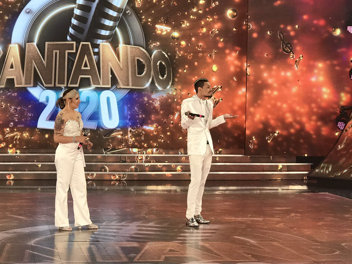 cantando2020's tweet photo. Hoy @RocioQuirozz y @RTapari abrieron la pista de #Cantando2020 como participantes oficiales. https://t.co/pjFtZyzaRD