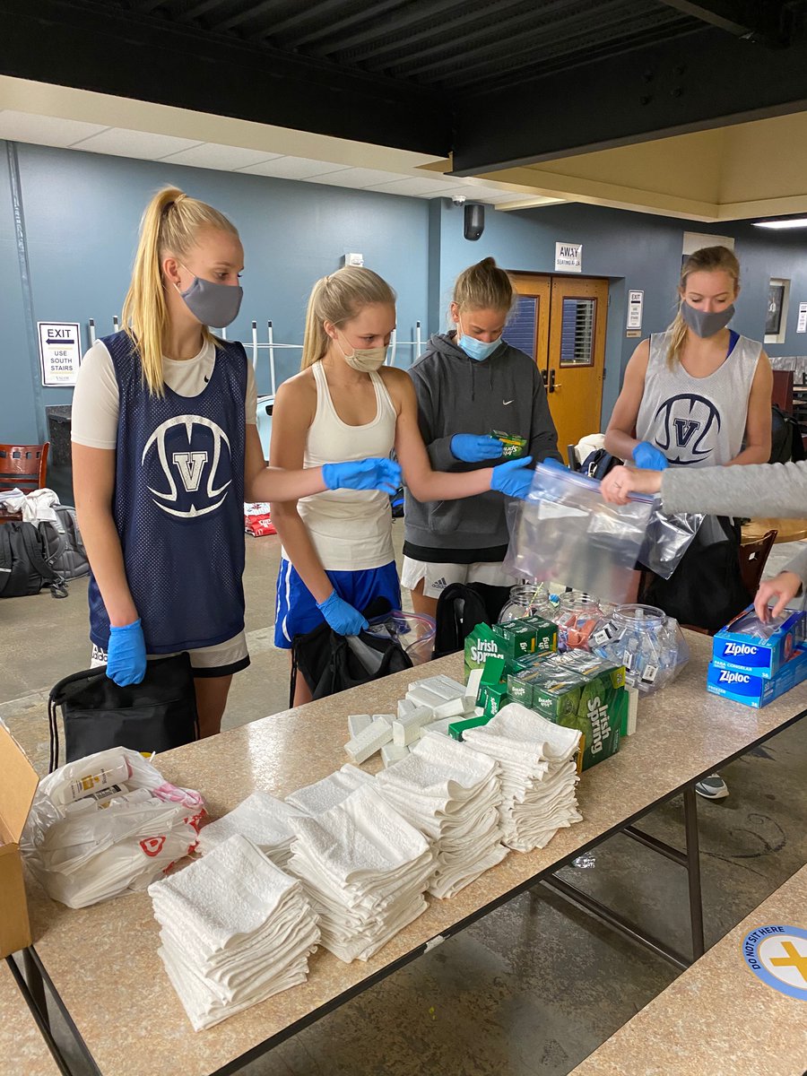 govalorgbball's tweet photo. Following skills today, the Eagle ladies served with @ValorDiscovery and Project 25:35, a Valor community initiative to bless Denver-area homeless. We pray that these bags will be a blessing to those who receive them! https://t.co/qa4pUOMYIj