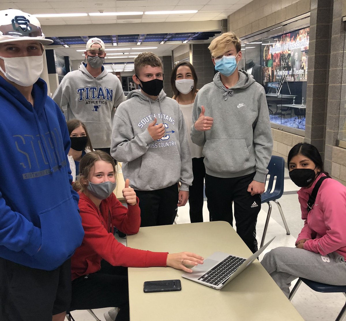 papiosouthdeca's tweet photo. Competition practice in action at DECAsgiving!👋🏼😷🍁#GNBS https://t.co/rcli5q4A0Q