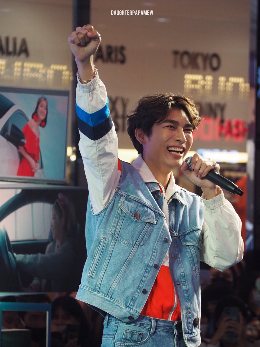 ArreFlori's tweet photo. Good Mewning #MewSuppasit #mewlions #AlwaysstaywithMew 🐼🐼🐼☀️☀️☀️❤❤❤
Gracias por ser el sol que ilumina mis días ☀️ https://t.co/uxXCcRHec0