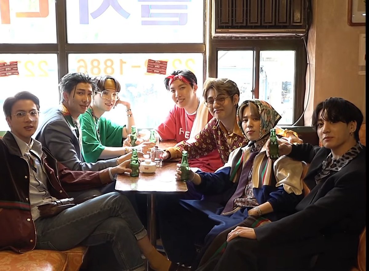 BTS_Billboard's tweet photo. Retweet and reply to vote BTS for Favorite Social Artist at #AMAs!

(@BTS_twt) https://t.co/cigD2xsGdf