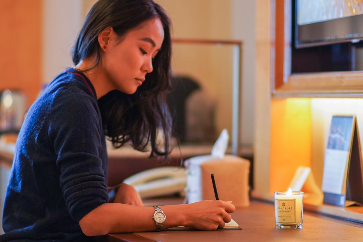 The sweet, musk Shangri-La scent brings a lovely warmth to our rooms. As the holiday season is approaching, it’s the perfect decor.