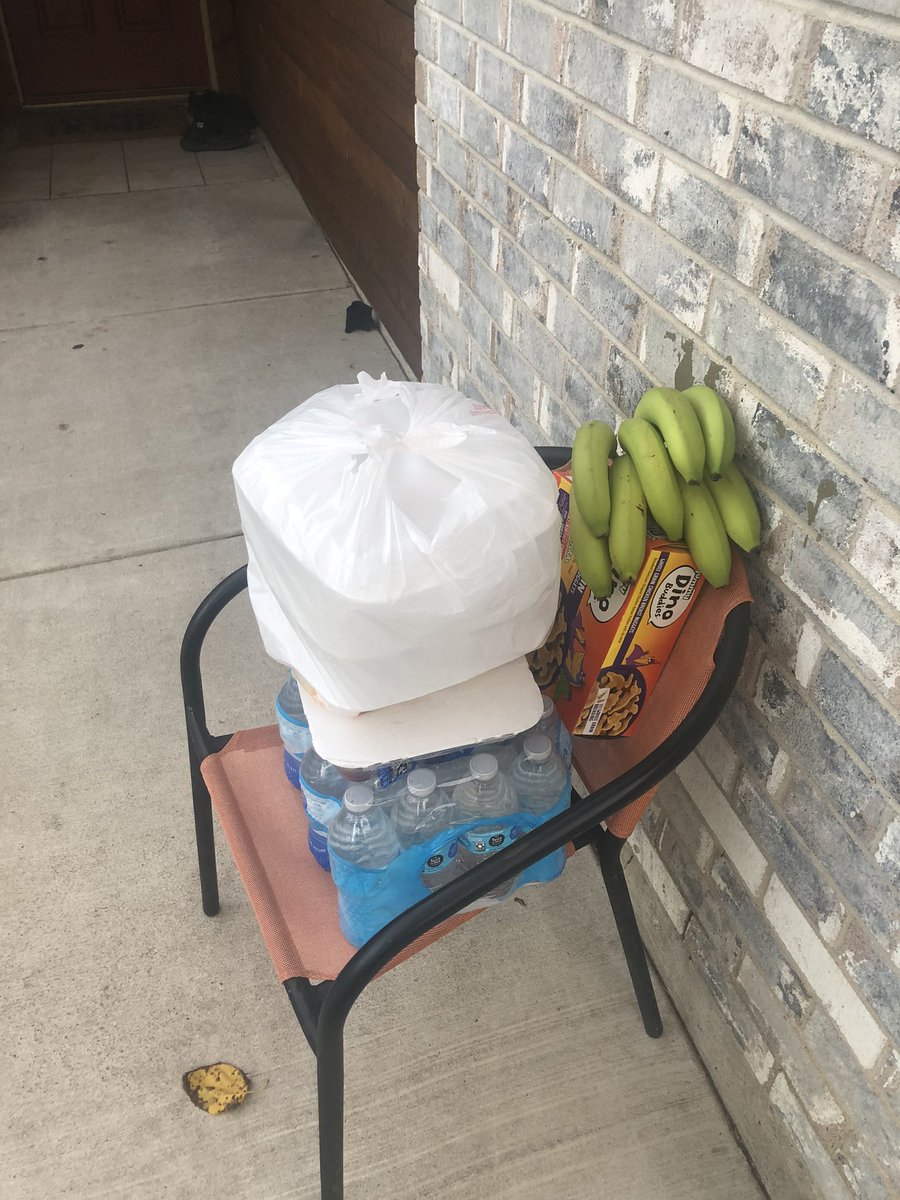 El_TAKERO97's tweet photo. Ya’ll plz remember Covid is still here plz wear ur mask and sanitize 24/7 my lil nephews family got the virus and they are stuck at home we do what we can and bring them food and I can only see him through a window/: https://t.co/oVXPp812Kk