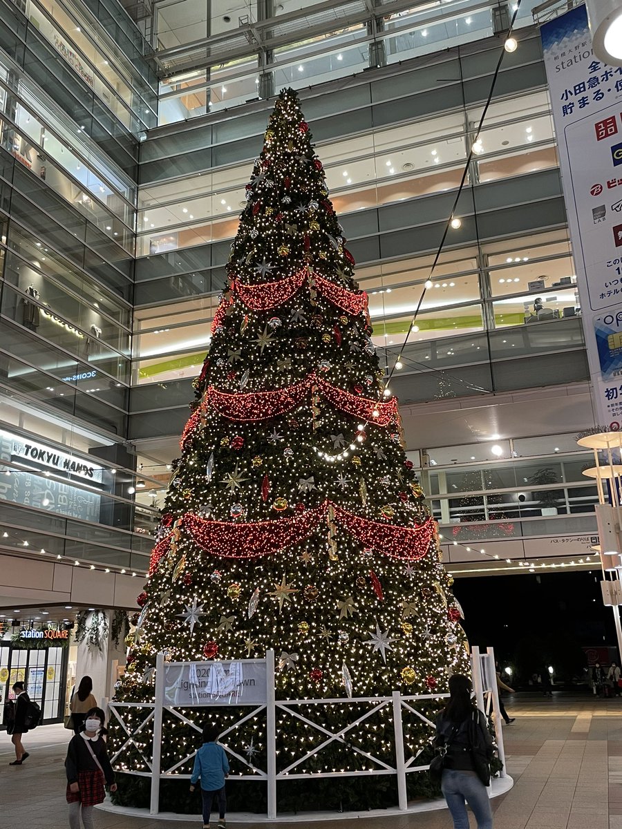 カラオケuno相模大野店 ラミューズ ステーションスクエアさんのクリスマスツリー 綺麗ですわ デートスポットですよ 皆さん 相模大野 ステーションスクエア クリスマスツリー 相模大野のカラオケはunoで