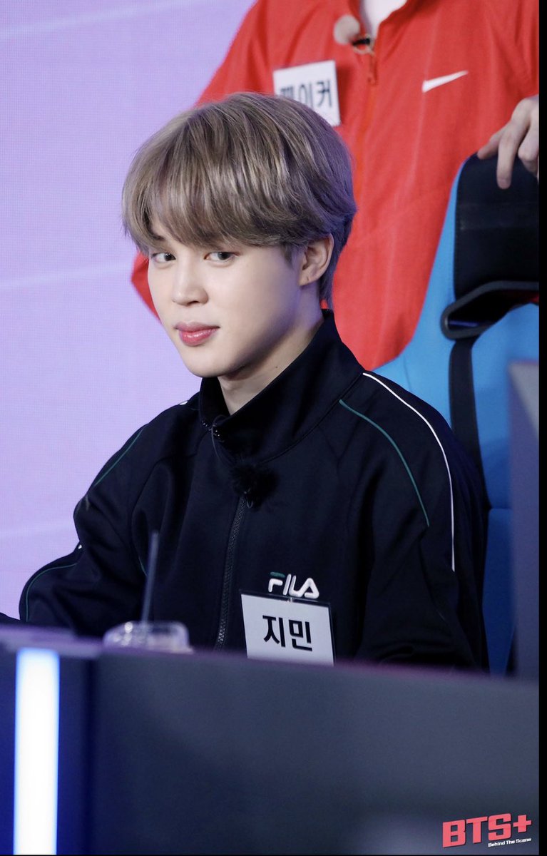 borahaejinie's tweet photo. Park Jimin, what are you up to!?! 🤪 #Parkjimin #jimin #BTS #runbts #runbts115 @BTS_twt #지민 https://t.co/cfV9JuMOfL