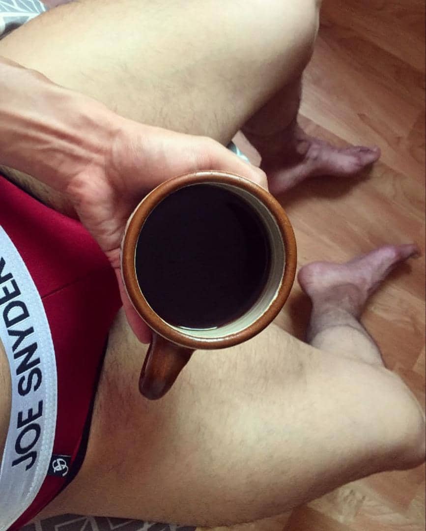 HectorCabrera_'s tweet photo. Earthlings do you like coffee? PS: not me, but I have run out of chocolate :(
🙃😞☕🍫🤷🏻♂️🙋🏻♂️🦵🏽
Terrícolas a ustedes les gusta el café?
PD: a mí no, pero se me ha acabado el chocolate :(
~~~~¤~~~¤~~~~¤~~~~ #arte #meridacity #legs #coffee #libros #chocolate https://t.co/duESHjBdBZ